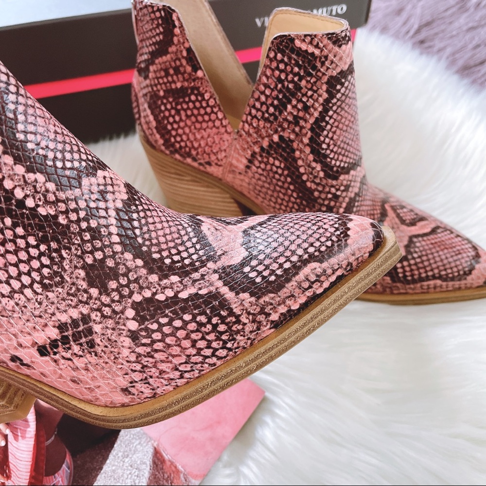 Vince Camuto Gigietta Bootie - Picture 2 of 9
